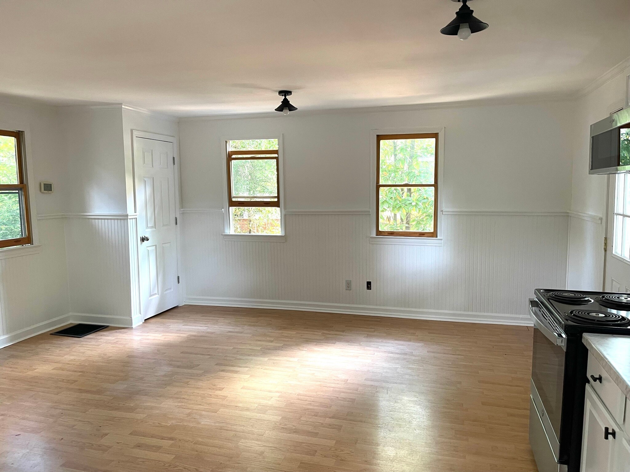 Building Photo - 143 Greenwood Drive