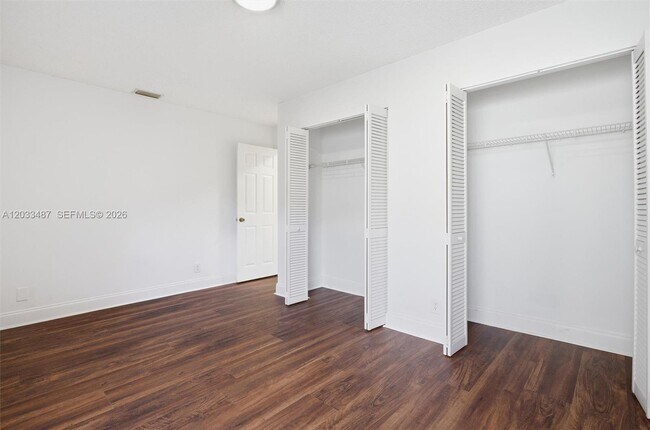 Building Photo - 10633 NW 32nd Ct