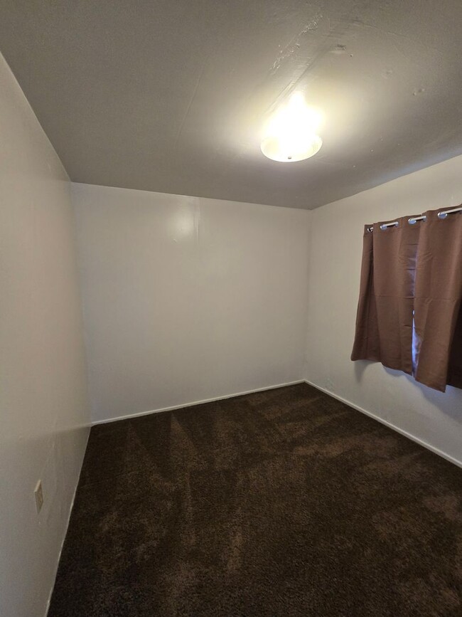 Building Photo - Cozy Single Level 2 Bed, 1 Bath Home close...