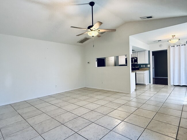 Building Photo - 621 Luther Dr