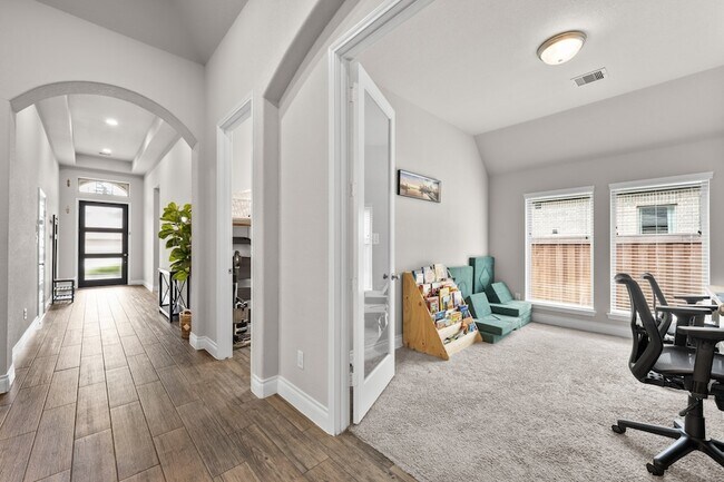 Building Photo - 8136 Tyrell Hgts Rd