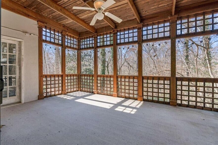Building Photo - 275 Sageglen Rd