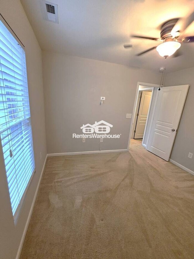 Building Photo - Beautiful 3-bedroom townhome in North Rale...