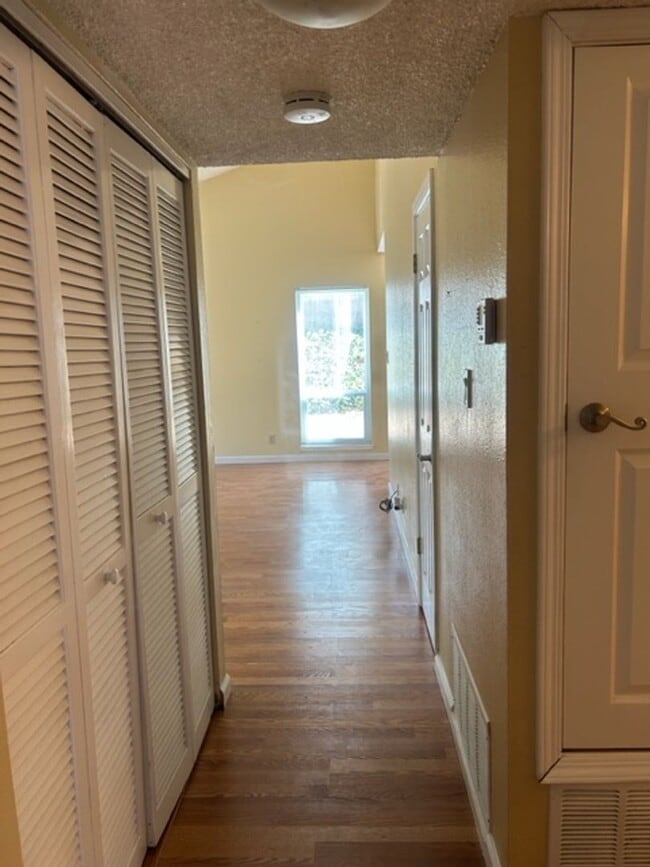 Building Photo - Afordable and spacious Concord 2/1 townhome