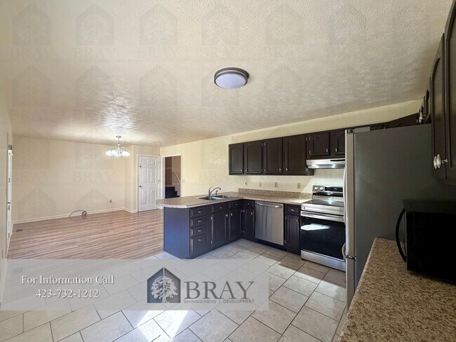 Building Photo - Charming 3-Bedroom Home with Modern Upgrad...