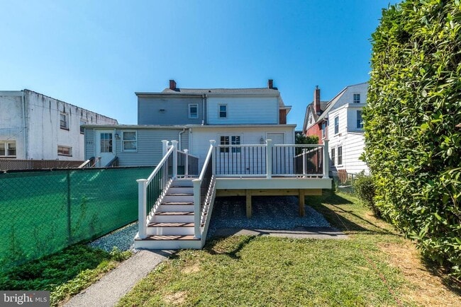 Building Photo - 739 S Matlack St
