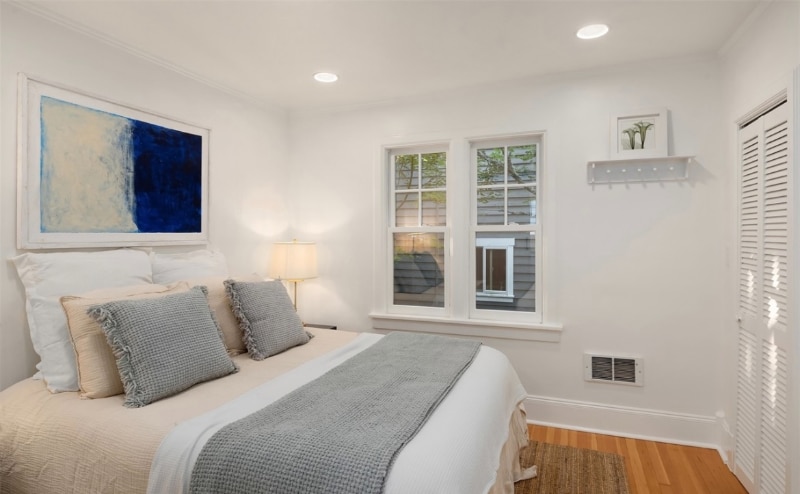 Building Photo - 4258 33rd Ave W