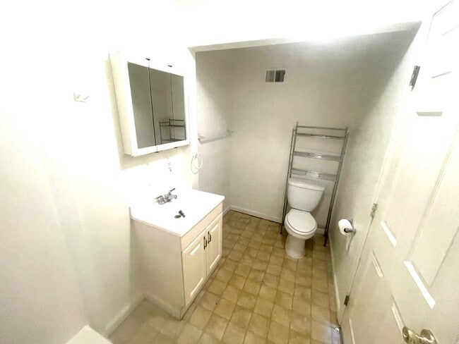 Building Photo - (2539 10th Ave Ct.)