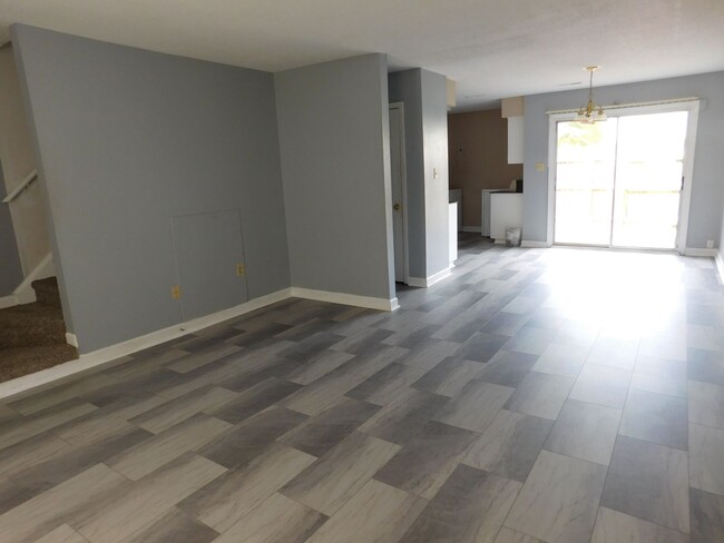 Building Photo - 1104 Karen Dr