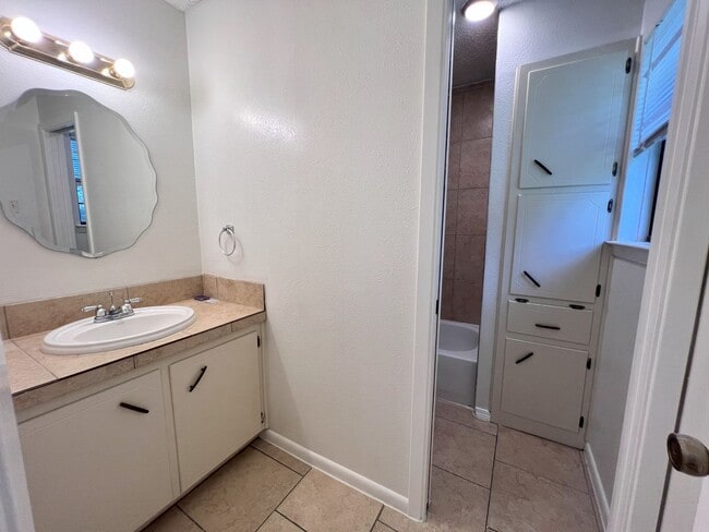 Building Photo - Charming 3-Bedroom Home for Rent in Harker...