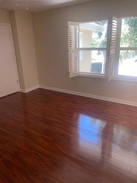 Building Photo - 4701 Roxbury Ct