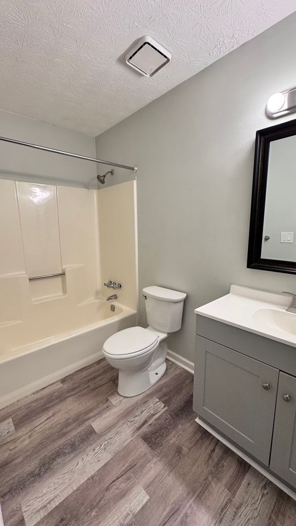 Building Photo - 2BR/1.5BA End Unit Townhome Near Downtown Snellville!