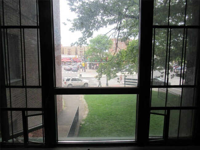 Building Photo - 2059 McGraw Ave