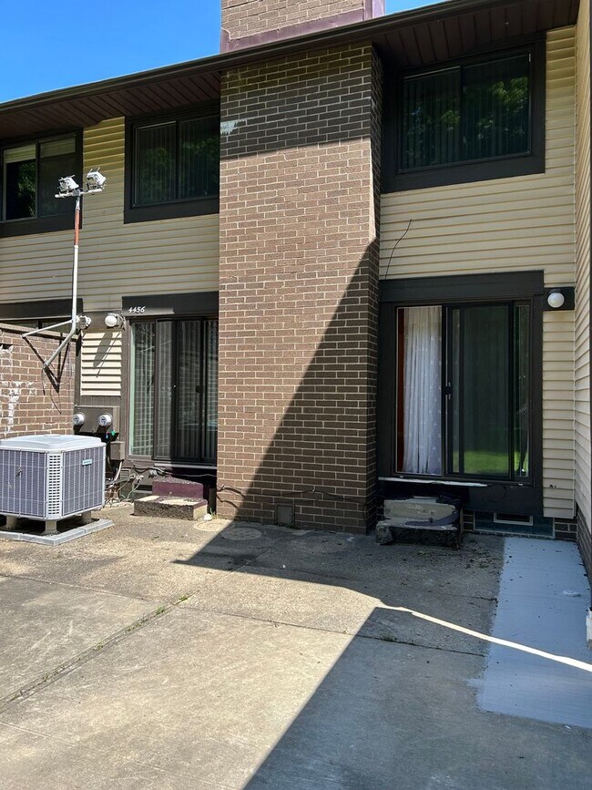 Building Photo - 4456 Donna Dr