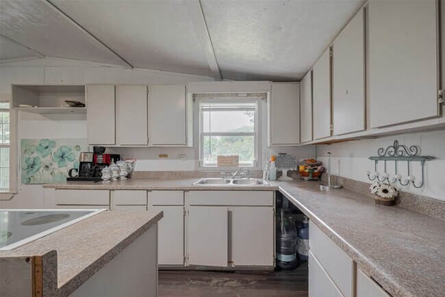 Building Photo - 2316 Green Meadows Dr