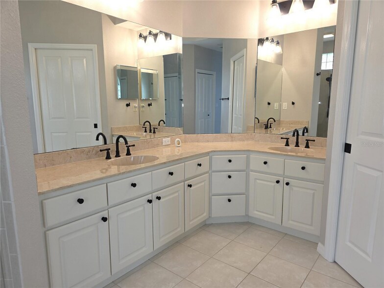 Building Photo - 9257 Bonnie Cove Dr