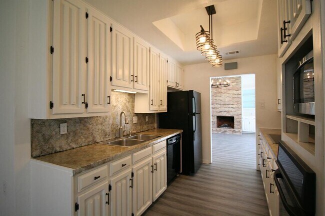 Building Photo - 16933 Davenport Ct