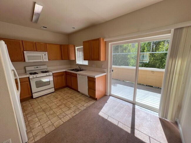 Building Photo - North Reno/UNR: Two Bedroom Townhome