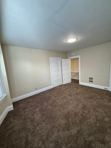 Building Photo - 442 Oneida St