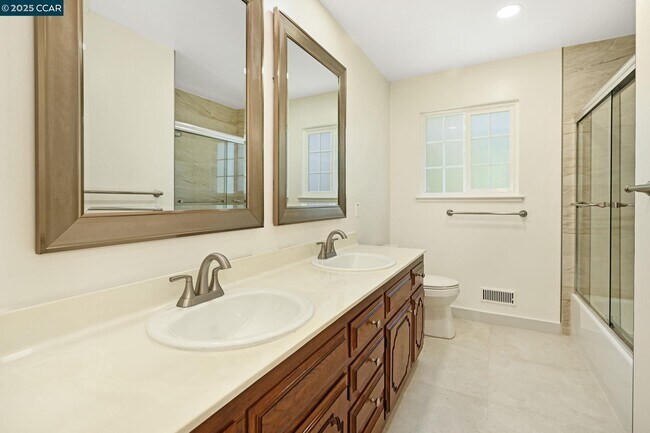 Building Photo - 1181 Sunlight Cir