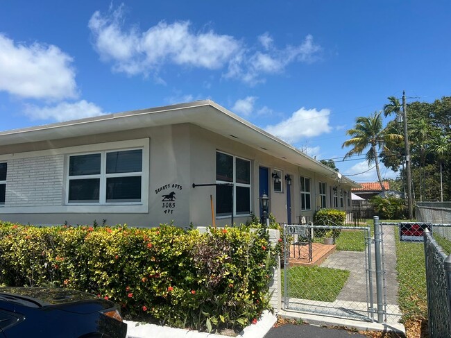 Building Photo - 1085 W Flagler St