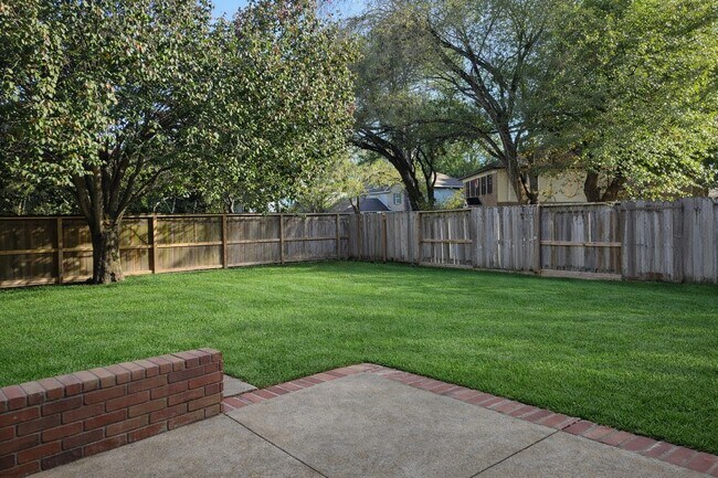 Building Photo - 15914 Pinyon Creek Dr