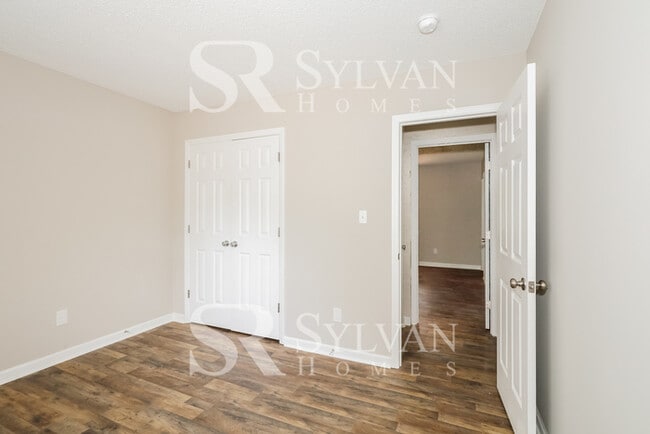 Building Photo - Cute, cozy and comfortable