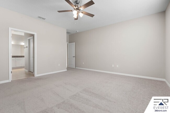Building Photo - 12 Lysander Ln