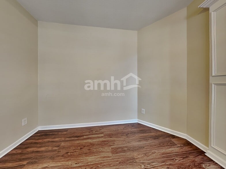 Building Photo - 8317 Rolling Meadows Ln