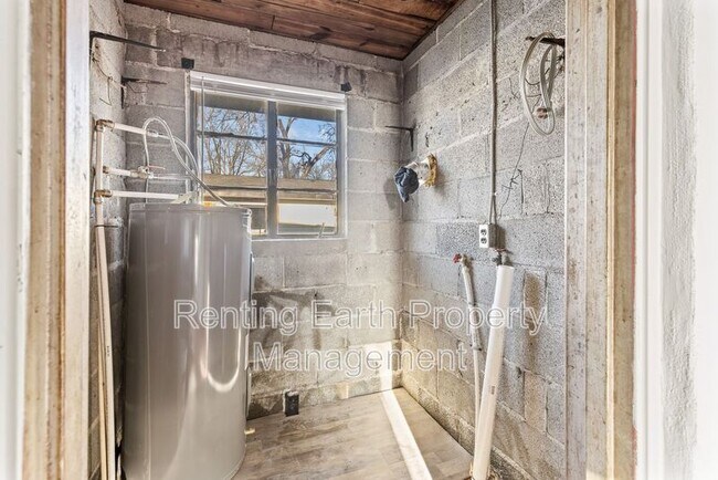 Building Photo - 3829 Ellis Ave SW