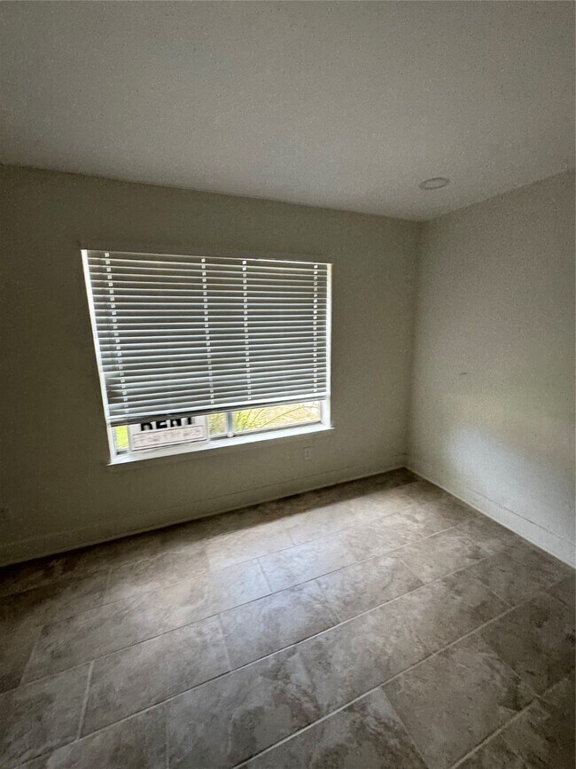 Building Photo - 3723 Westmeadow