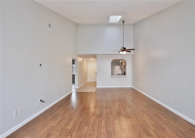 Building Photo - 5429 Vineland Rd
