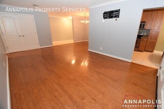 Building Photo - 302 Hilltop Ln