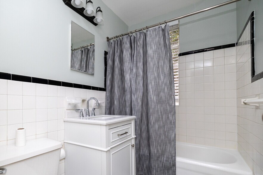 Building Photo - 1700 N Elm St