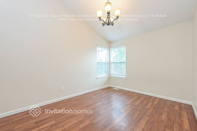 Building Photo - 4923 N Wildflowers Way