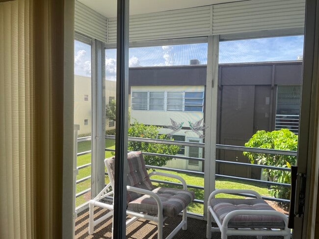 Building Photo - 705 Normandy Ln