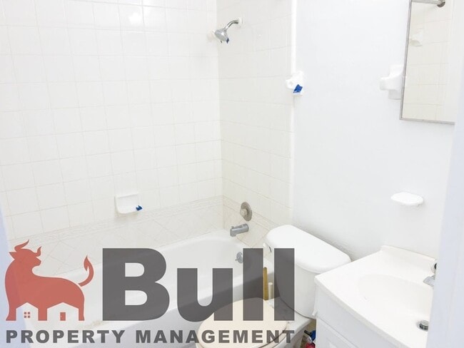 Building Photo - 40 Ruffel St