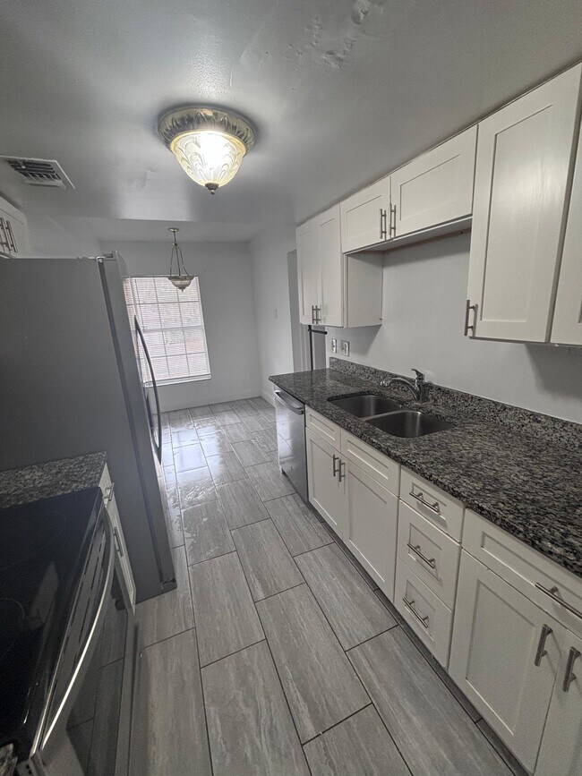 Building Photo - 4825 Lighthouse Cir