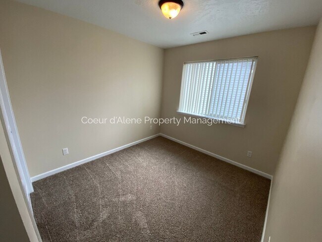 Building Photo - 3 bed, 2.5 bath house in The Landings