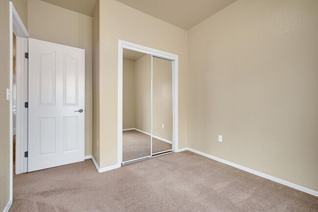 Building Photo - 4633 Rimrock Dr