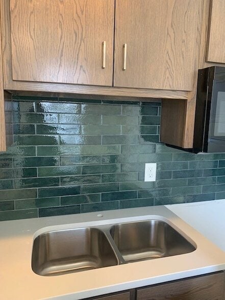 Building Photo - 326 W Main St