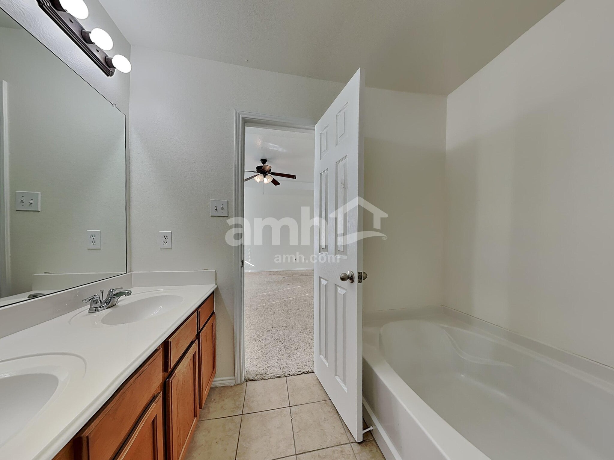 Building Photo - 63 Lantana Dr