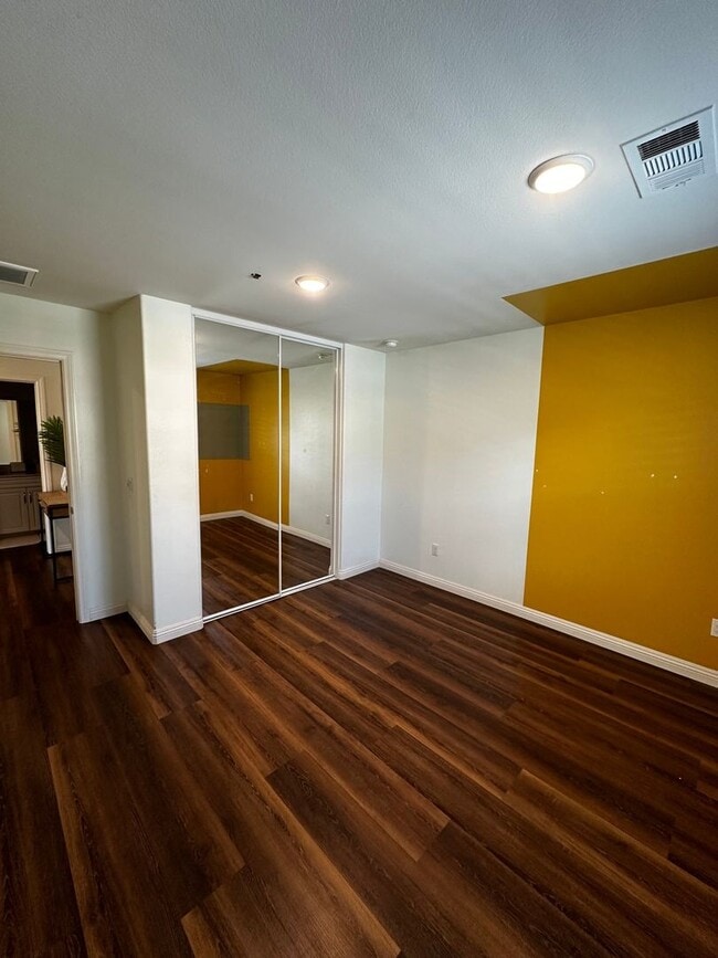 Building Photo - 4 Bedroom Single Family Home in Riverside