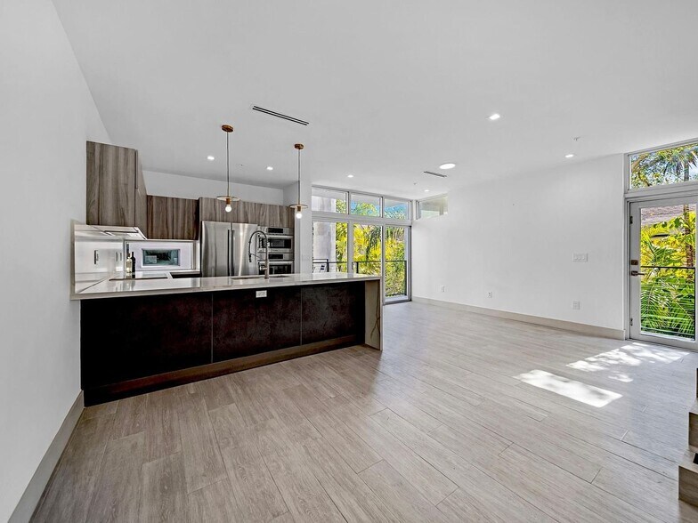 Building Photo - 2926 Bird Ave