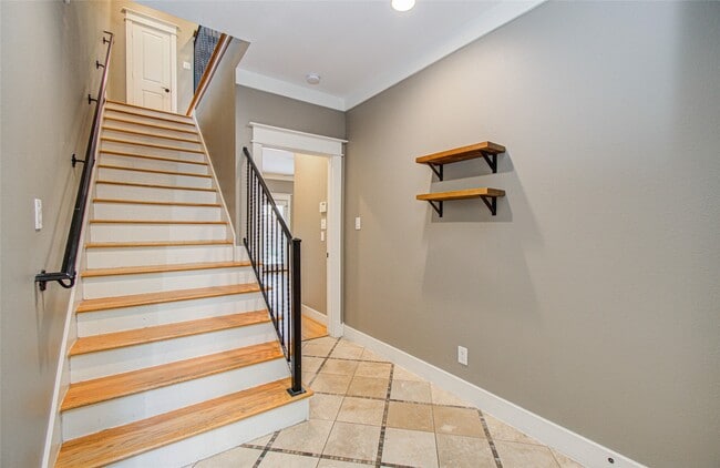 Building Photo - 1034 Dunbar St