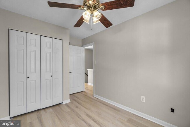 Building Photo - 404 Hobbitts Ln
