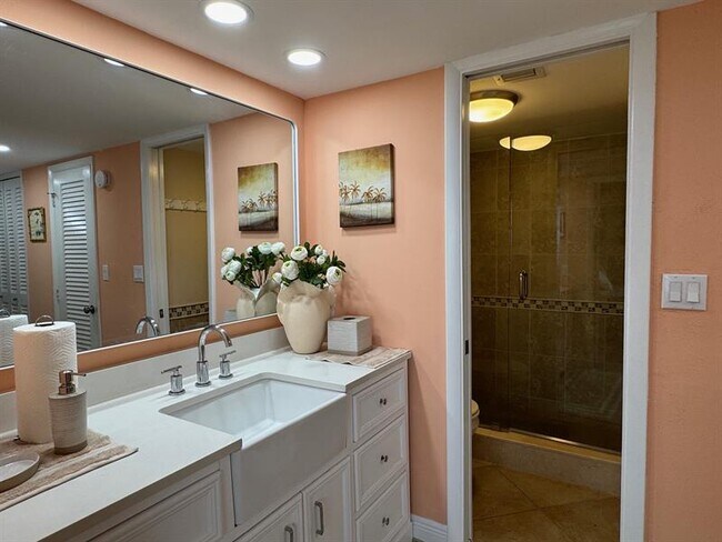 Building Photo - 305 N Pompano Beach Blvd