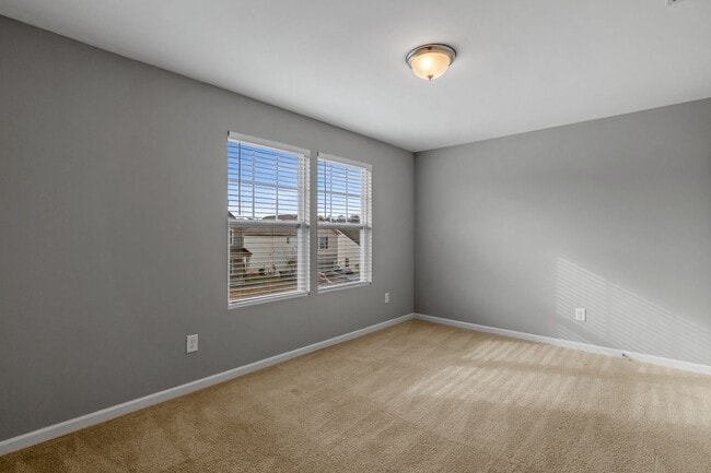 Building Photo - Newer Home in Reedy Fork, SS Appliance, Granite Counter-tops, Island, Office, Den, FP, Loft, Gara...