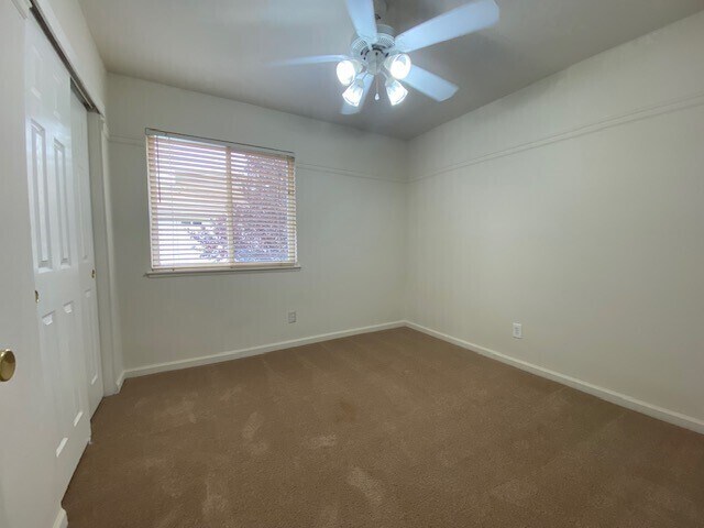 Building Photo - Beautiful and spacious 3-bedroom, 2.5-bathroom home with loft/den in E