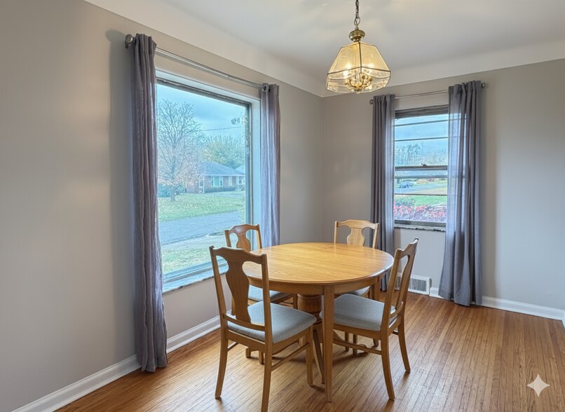 Building Photo - 5430 E 11th St